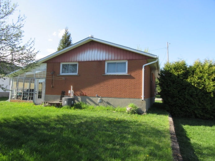 3 Bedrooms Bedrooms, ,2 BathroomsBathrooms,House,For Sale,1111
