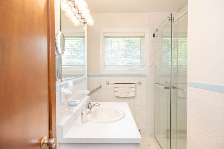 House,For Sale,1121