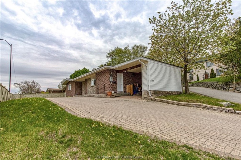 3 Bedrooms Bedrooms, ,2 BathroomsBathrooms,House,For Sale,1122