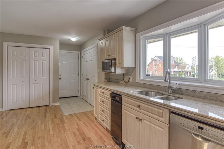 3 Bedrooms Bedrooms, ,2 BathroomsBathrooms,House,For Sale,1122