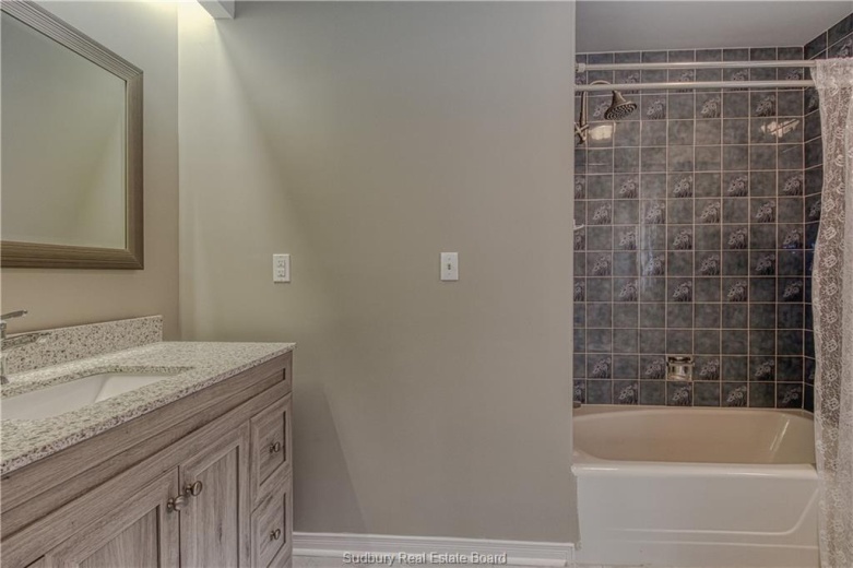 3 Bedrooms Bedrooms, ,2 BathroomsBathrooms,House,For Sale,1122