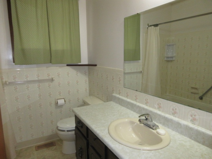 3 Bedrooms Bedrooms, ,2 BathroomsBathrooms,House,For Sale,1124