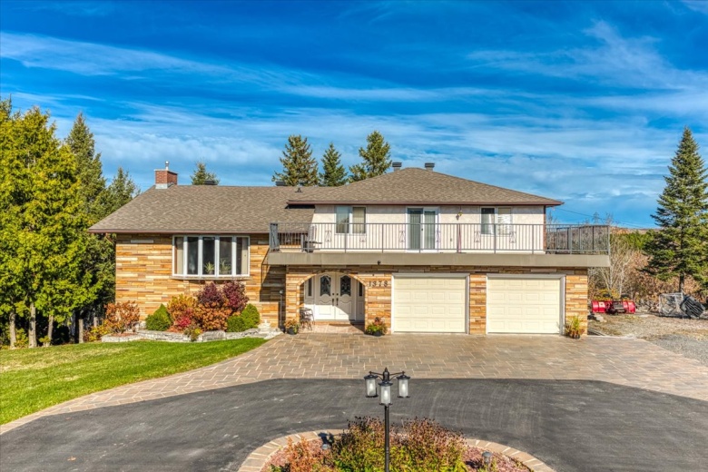 5 Bedrooms Bedrooms, ,5 BathroomsBathrooms,House,For Sale,1127