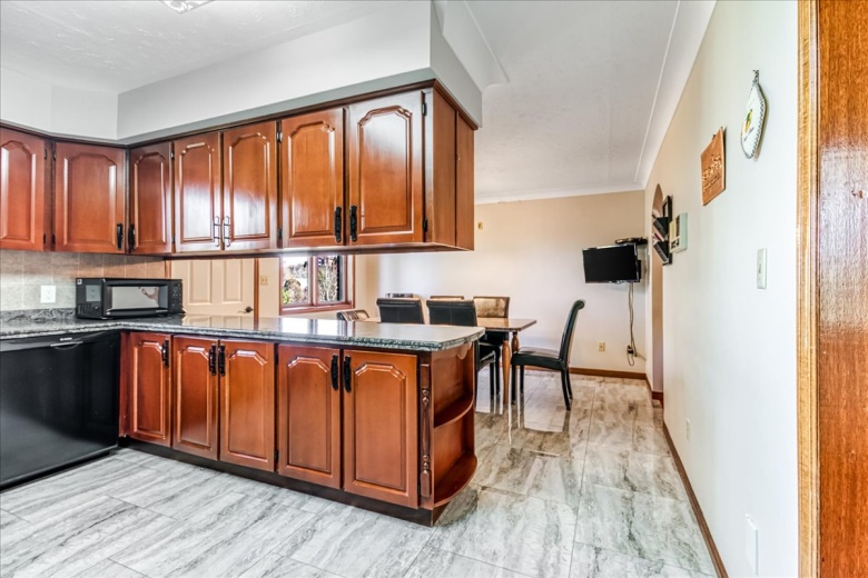 5 Bedrooms Bedrooms, ,5 BathroomsBathrooms,House,For Sale,1127