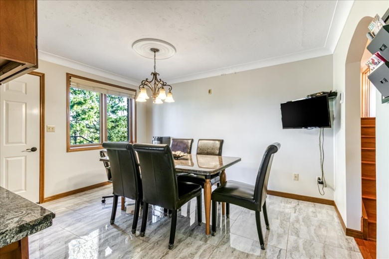 5 Bedrooms Bedrooms, ,5 BathroomsBathrooms,House,For Sale,1127