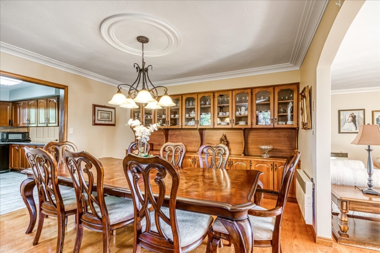 5 Bedrooms Bedrooms, ,5 BathroomsBathrooms,House,For Sale,1127