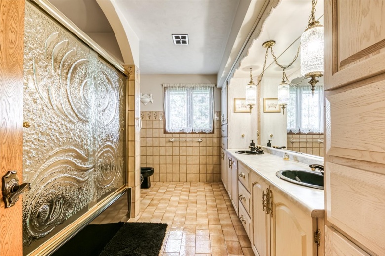 5 Bedrooms Bedrooms, ,5 BathroomsBathrooms,House,For Sale,1127