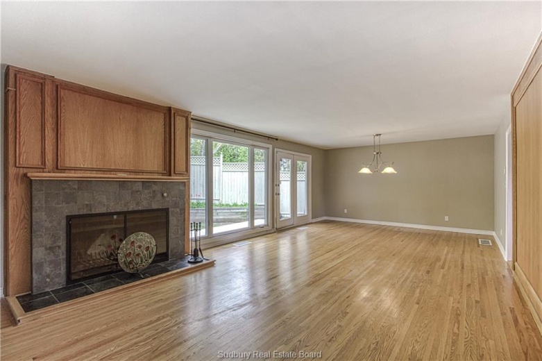 3 Bedrooms Bedrooms, ,2 BathroomsBathrooms,House,For Sale,1132