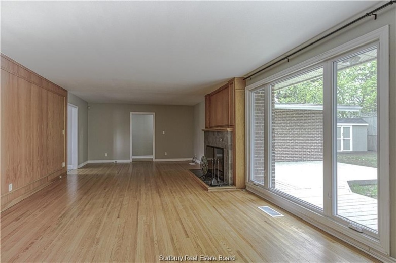 3 Bedrooms Bedrooms, ,2 BathroomsBathrooms,House,For Sale,1132