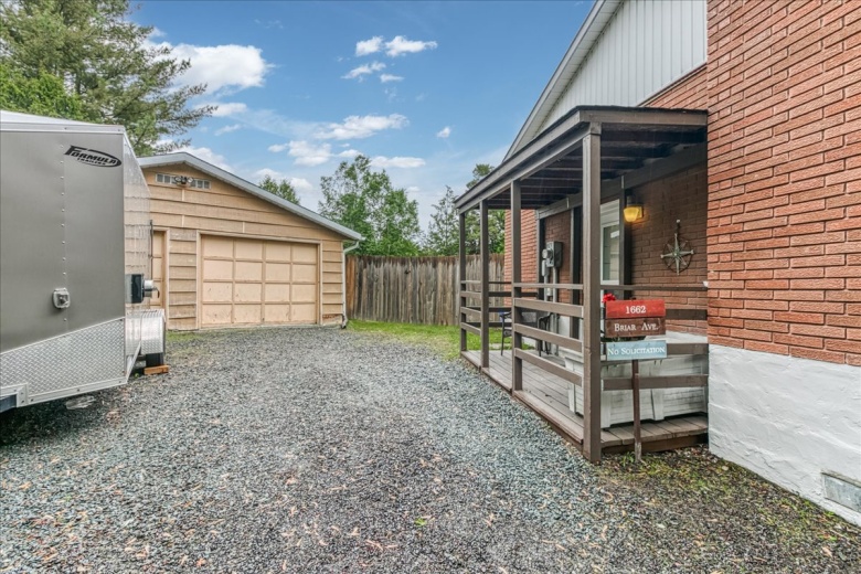 House,For Sale,1133