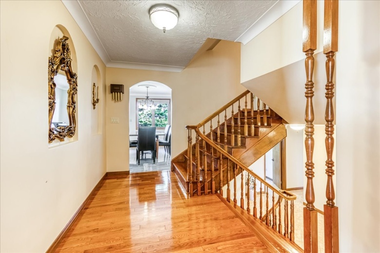 5 Bedrooms Bedrooms, ,5 BathroomsBathrooms,House,For Sale,1141