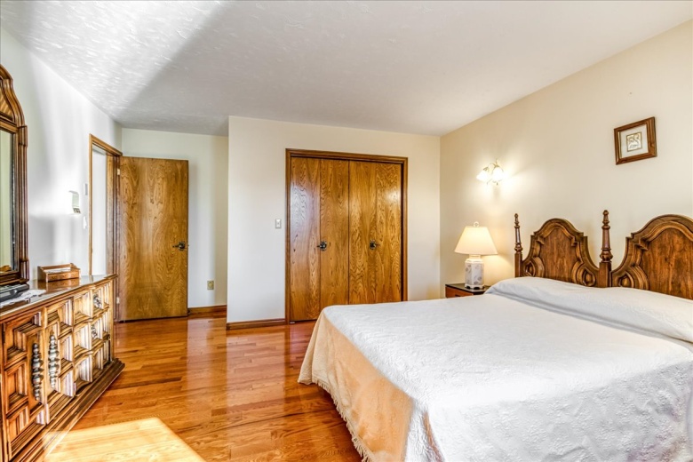 5 Bedrooms Bedrooms, ,5 BathroomsBathrooms,House,For Sale,1141