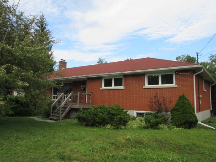 3 Bedroom Bedrooms, ,-2 BathroomBathrooms,House,SOLD!,1066
