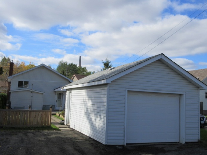 2 Bedroom Bedrooms, ,2 BathroomsBathrooms,House,SOLD!,1074