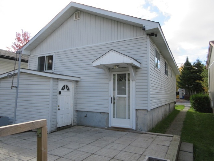 2 Bedroom Bedrooms, ,2 BathroomsBathrooms,House,SOLD!,1074