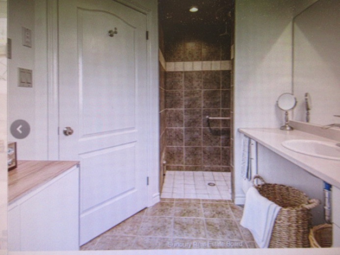 5 Bedrooms Bedrooms, ,3 BathroomsBathrooms,House,SOLD!,1080
