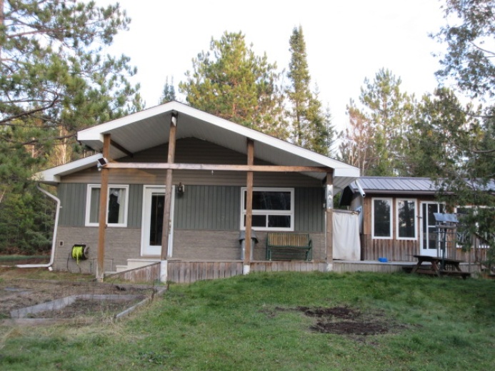 2 Bedrooms Bedrooms, ,1 BathroomBathrooms,House,SOLD!,1094